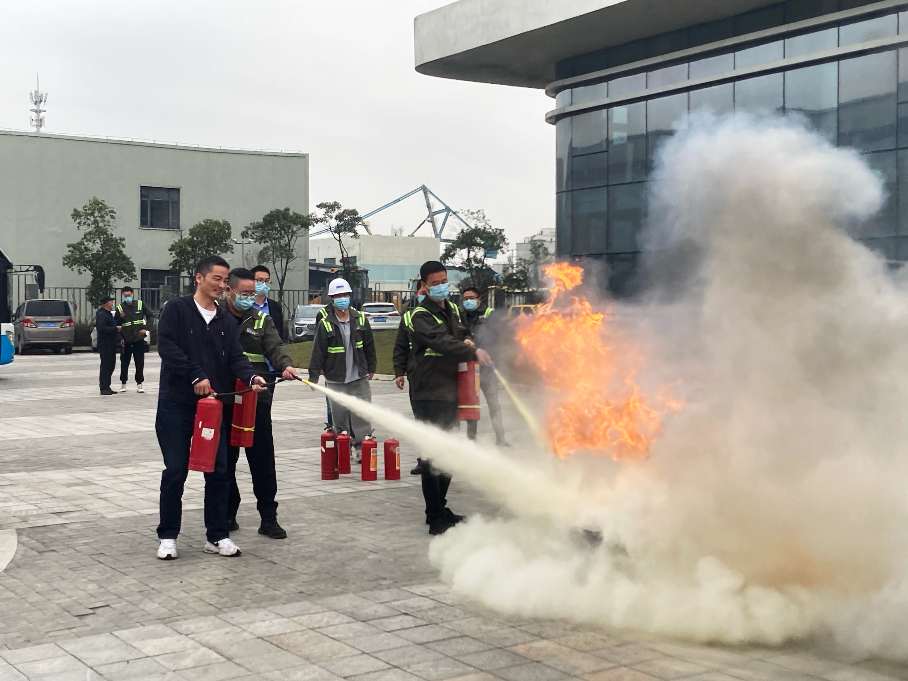 乐清湾公司开展火灾事故与应急疏散训练暨灭火器使用培训
