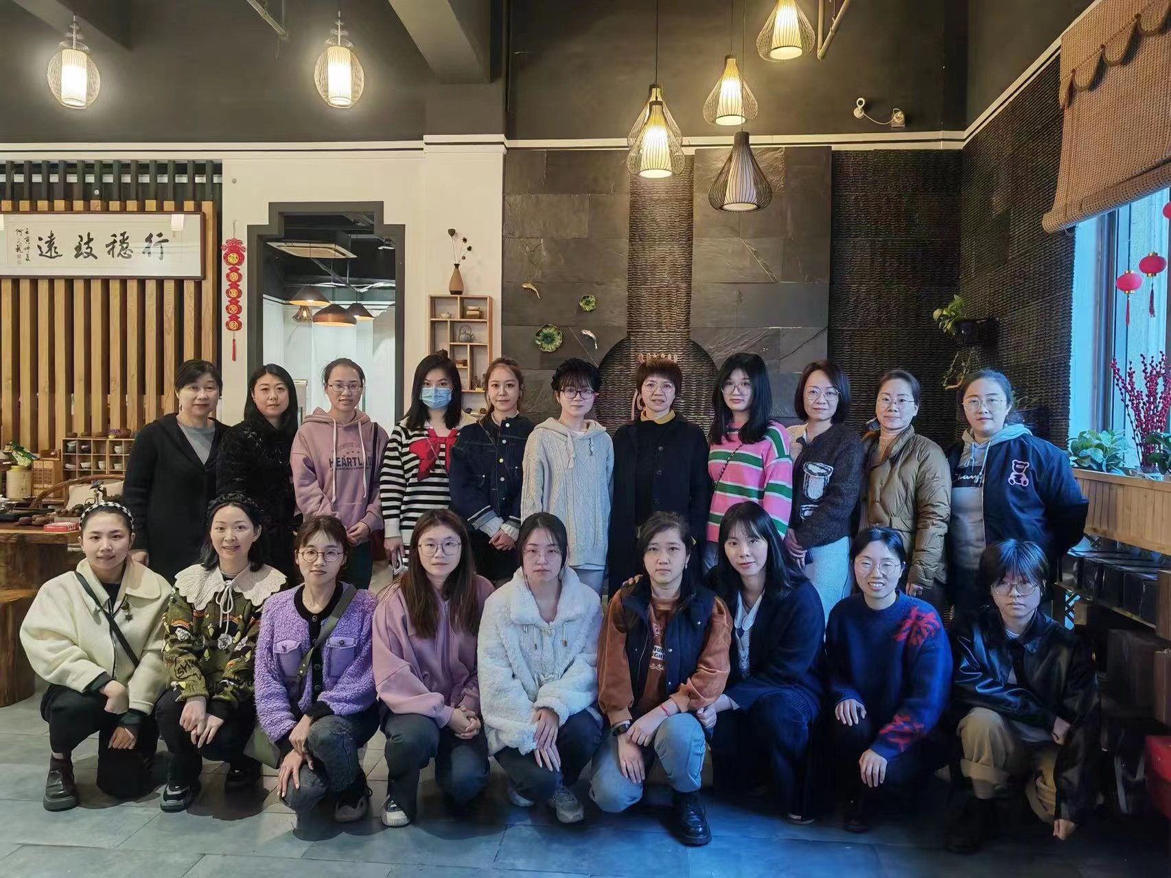 乐清湾公司开展“品茶修身·优雅绽放” 三八节茶艺活动