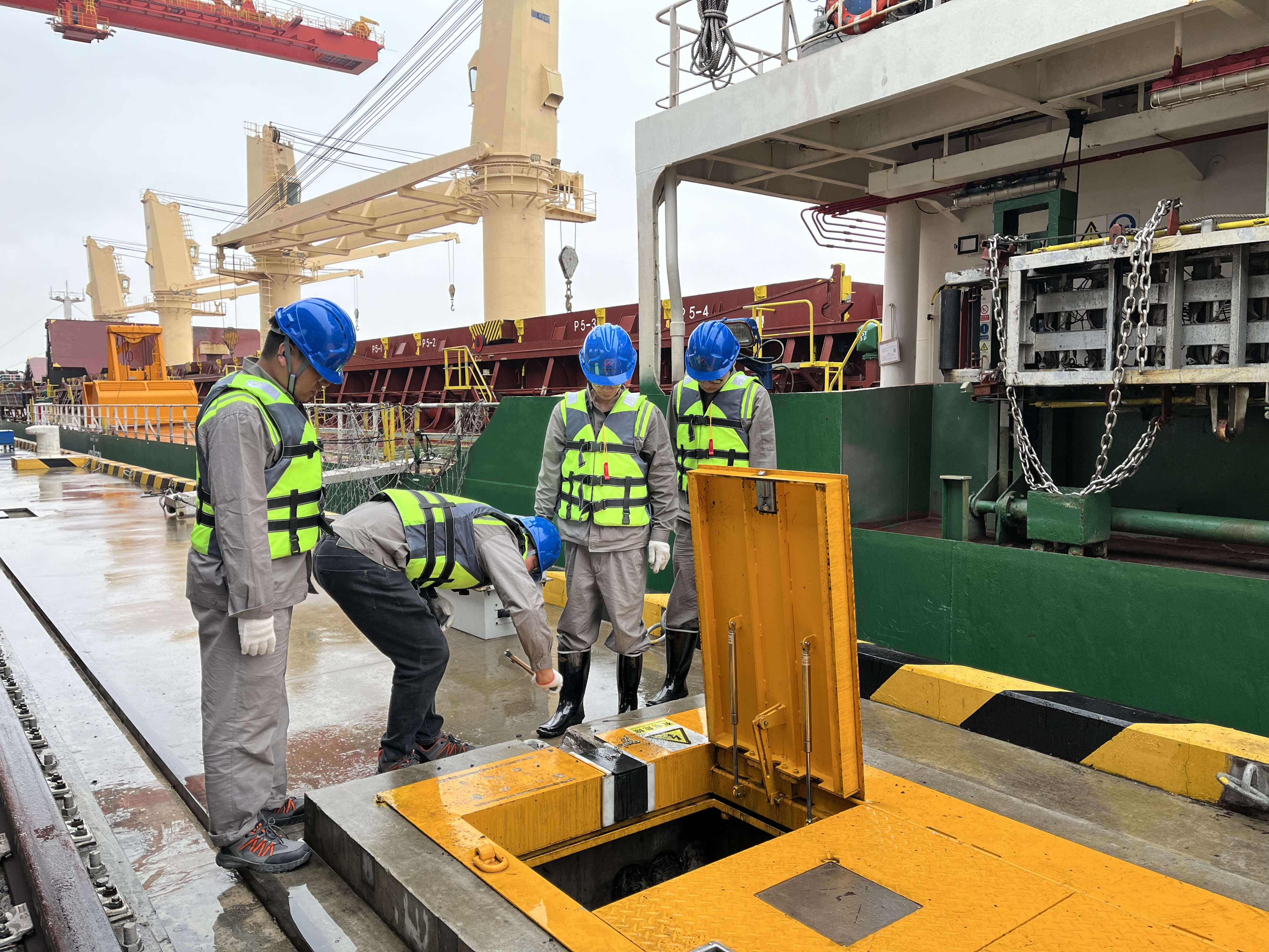 温州港南岳公司首套高压变频岸电成功启用——迈出绿色港口建设关键一步 