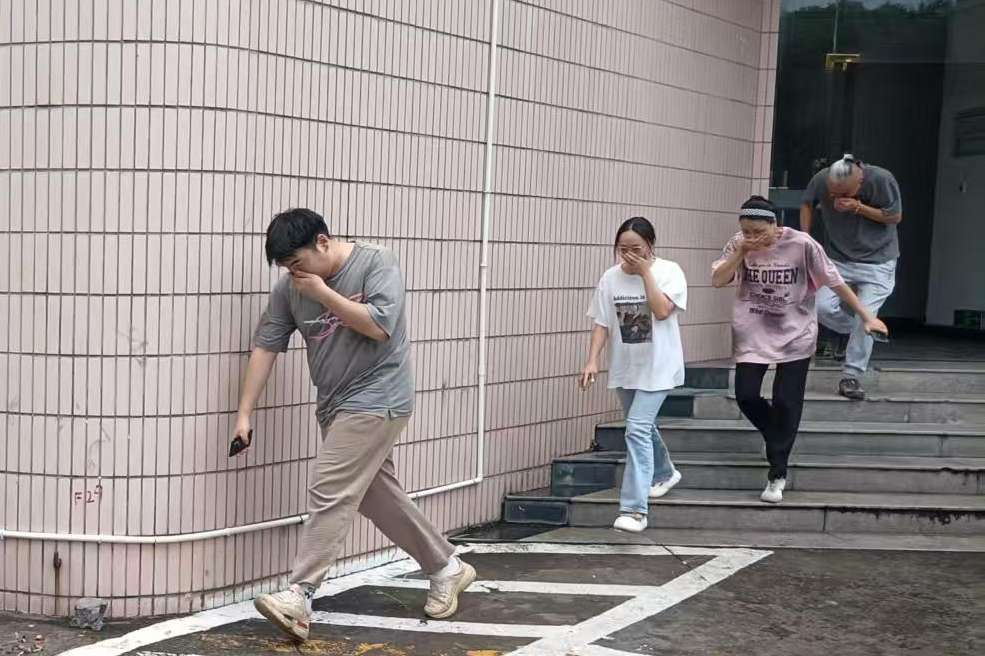 金洋公司组织开展大楼消防疏散逃生无脚本演练