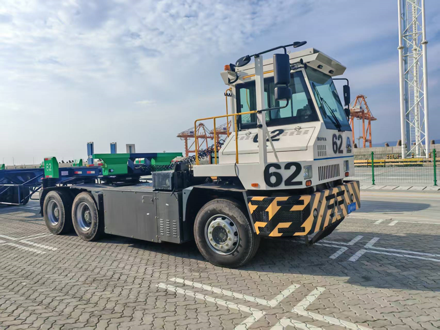 温州港状元岙港区14辆纯电牵引车顺利通过验收